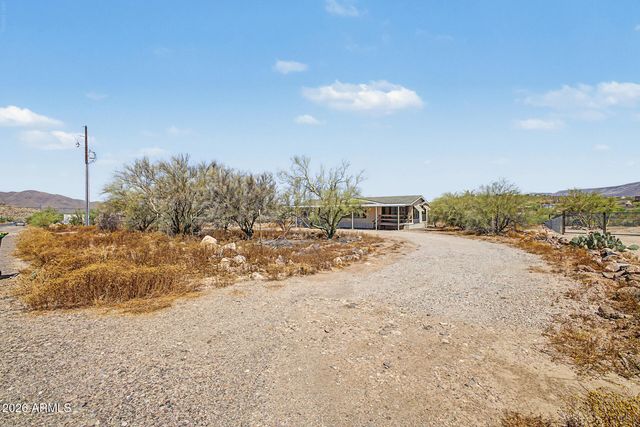 1628 E CIRCLE MOUNTAIN Road, New River, AZ 85087