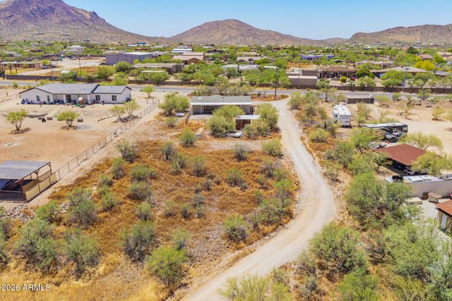 1628 E CIRCLE MOUNTAIN Road, New River, AZ 85087