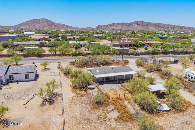 1628 E CIRCLE MOUNTAIN Road, New River, AZ 85087