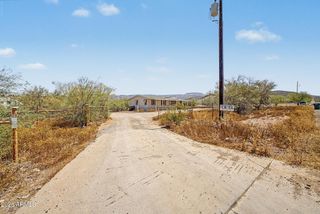 1628 E CIRCLE MOUNTAIN Road, New River, AZ 85087