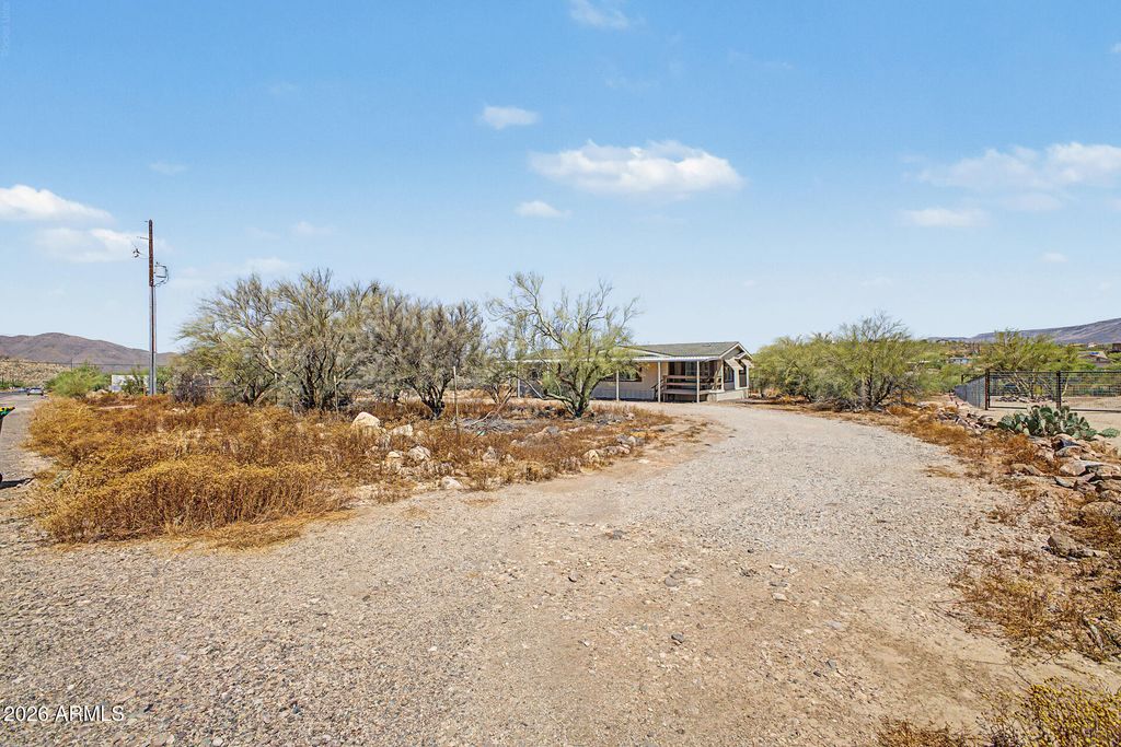 1628 E CIRCLE MOUNTAIN Road, New River, AZ 85087 — photo 2