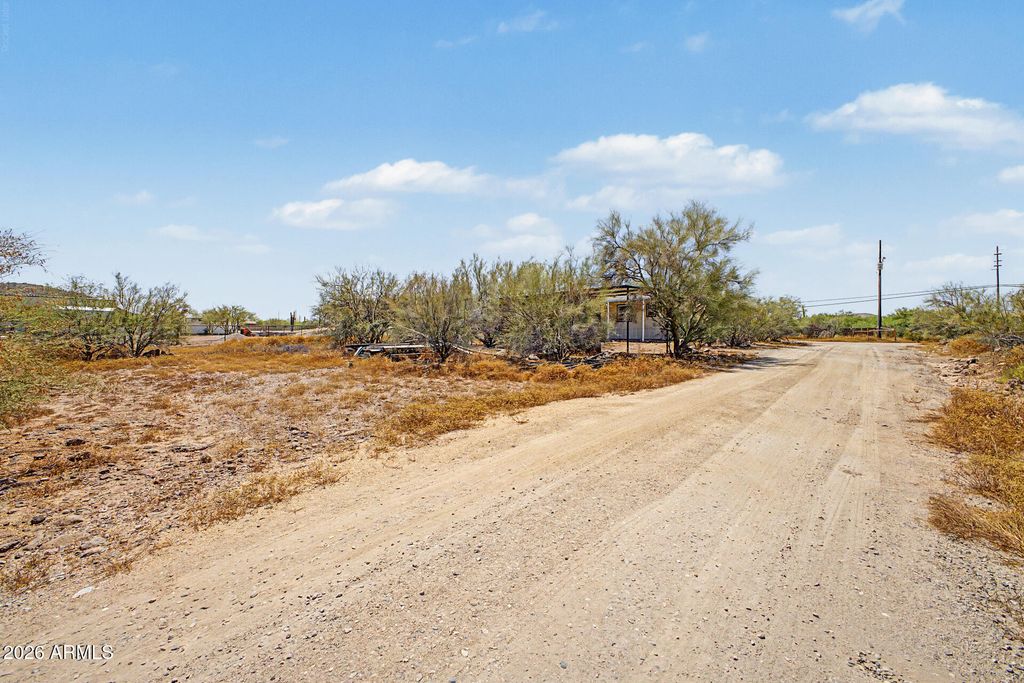 1628 E CIRCLE MOUNTAIN Road, New River, AZ 85087 — photo 3