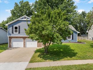 2505 HILLSHIRE DR, Columbia, MO 65203