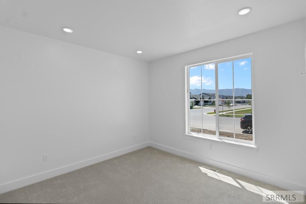 Image 3 of property listing at 440 Sage Lakes Blvd, Idaho Falls, ID 83401