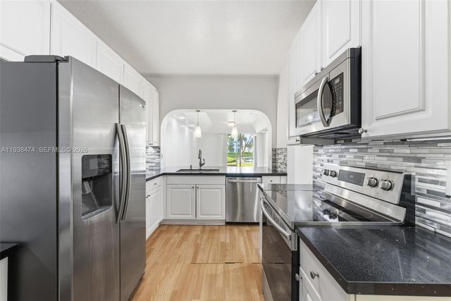 10710 NW 66th St 111, Doral, FL 33178