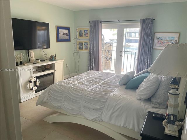 6386 Milk Wagon Ln, Miami Lakes, FL 33014