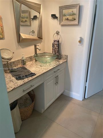 6386 Milk Wagon Ln, Miami Lakes, FL 33014