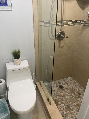 6386 Milk Wagon Ln, Miami Lakes, FL 33014