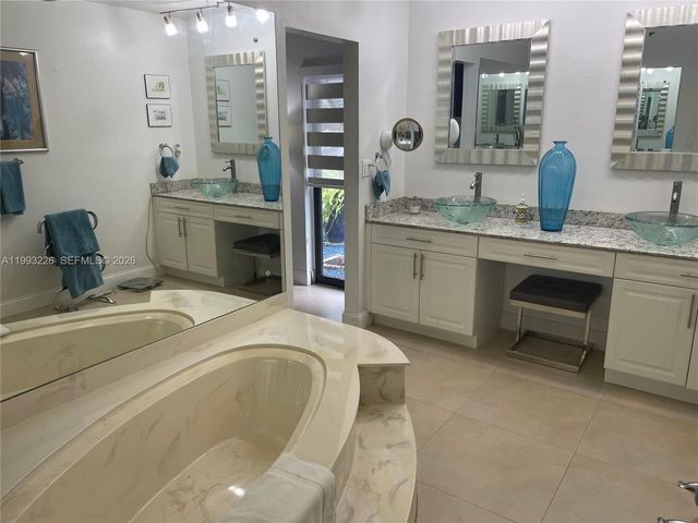 6386 Milk Wagon Ln, Miami Lakes, FL 33014