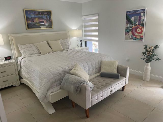 6386 Milk Wagon Ln, Miami Lakes, FL 33014