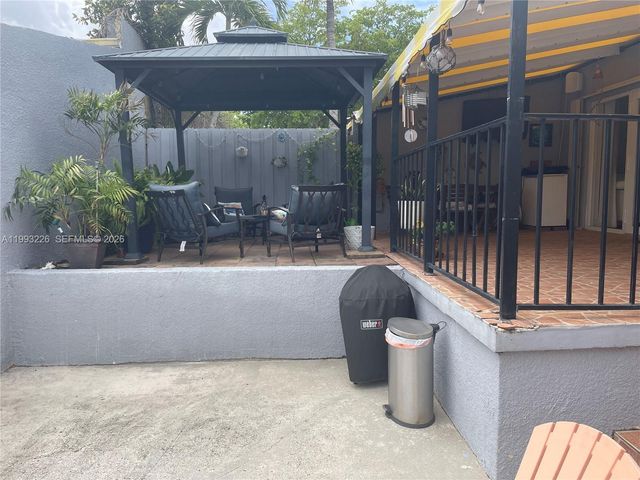 6386 Milk Wagon Ln, Miami Lakes, FL 33014