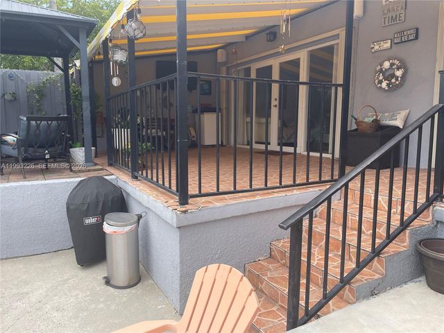 6386 Milk Wagon Ln, Miami Lakes, FL 33014