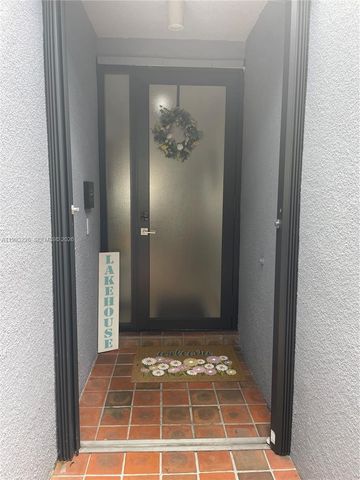 6386 Milk Wagon Ln, Miami Lakes, FL 33014