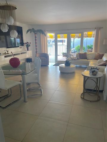 6386 Milk Wagon Ln, Miami Lakes, FL 33014