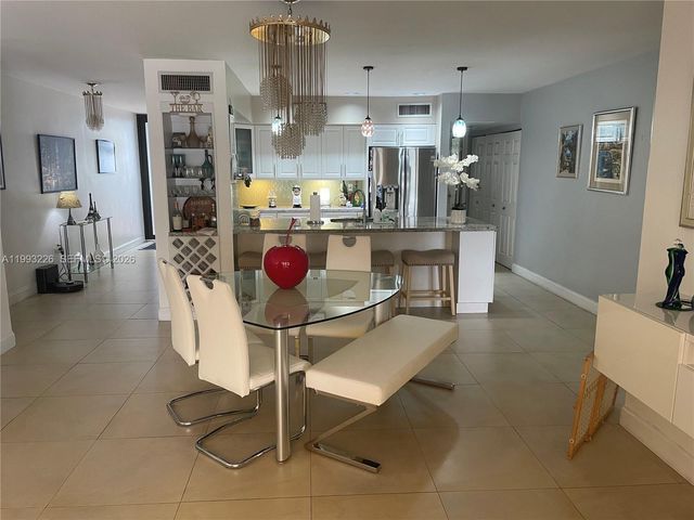 6386 Milk Wagon Ln, Miami Lakes, FL 33014