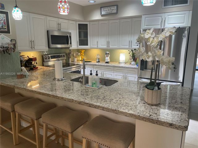 6386 Milk Wagon Ln, Miami Lakes, FL 33014