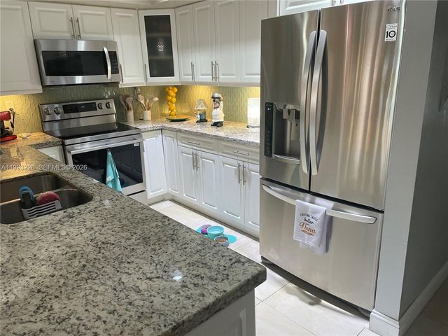 6386 Milk Wagon Ln, Miami Lakes, FL 33014