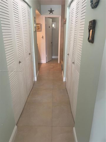 6386 Milk Wagon Ln, Miami Lakes, FL 33014