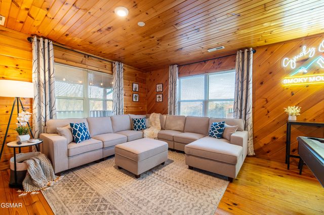 410 Oak Sky Way, Sevierville, TN 37876