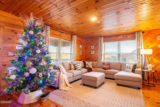 410 Oak Sky Way, Sevierville, TN 37876