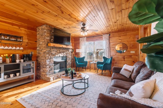 410 Oak Sky Way, Sevierville, TN 37876