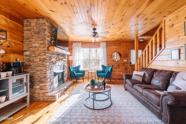 410 Oak Sky Way, Sevierville, TN 37876