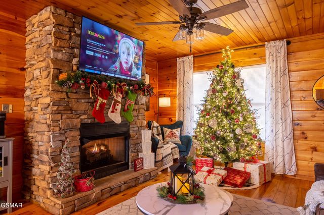 410 Oak Sky Way, Sevierville, TN 37876