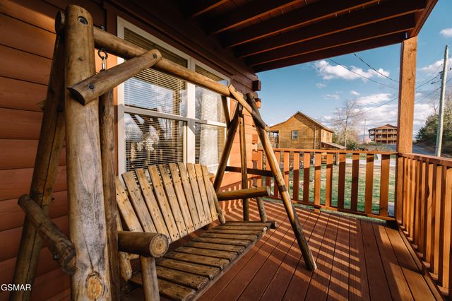 410 Oak Sky Way, Sevierville, TN 37876