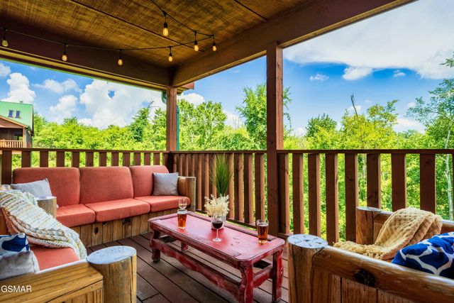 410 Oak Sky Way, Sevierville, TN 37876