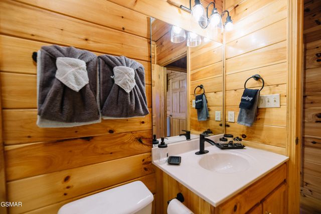 410 Oak Sky Way, Sevierville, TN 37876