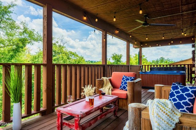 410 Oak Sky Way, Sevierville, TN 37876