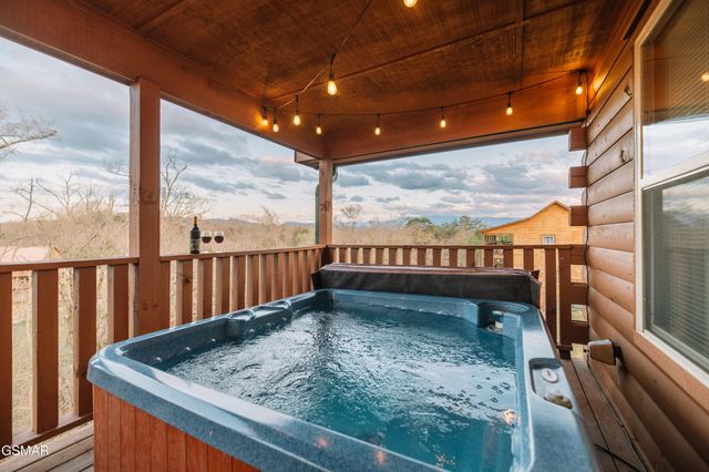 410 Oak Sky Way, Sevierville, TN 37876