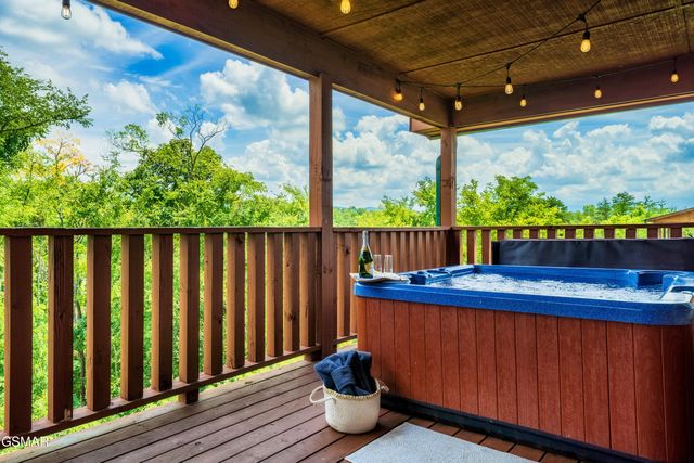 410 Oak Sky Way, Sevierville, TN 37876