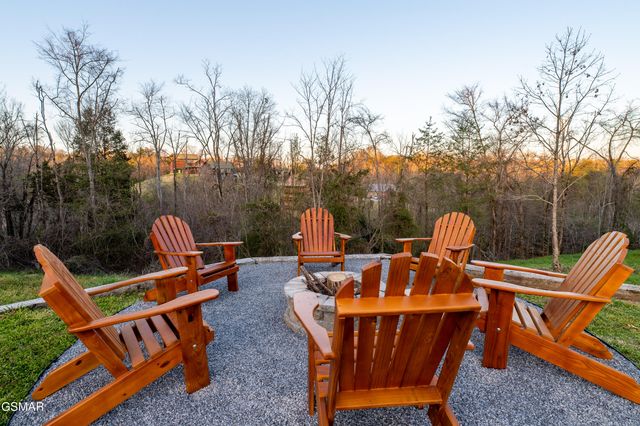 410 Oak Sky Way, Sevierville, TN 37876