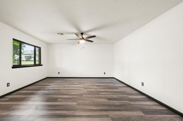 1208 E Hickman Street, Shawnee, OK 74801