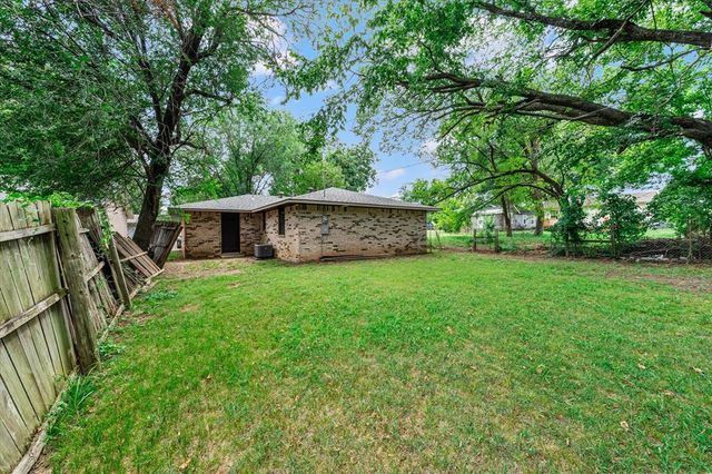 1208 E Hickman Street, Shawnee, OK 74801