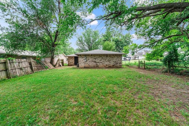 1208 E Hickman Street, Shawnee, OK 74801
