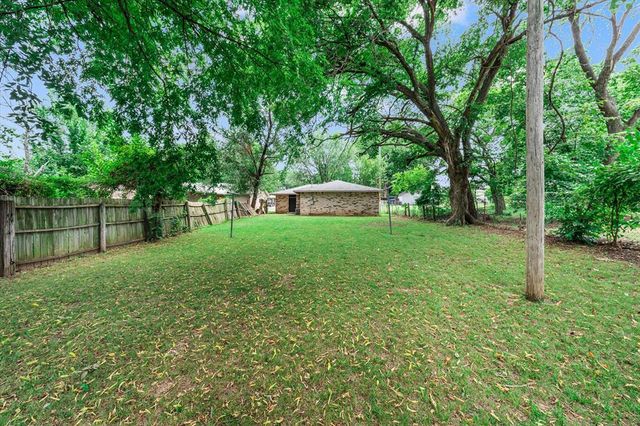 1208 E Hickman Street, Shawnee, OK 74801