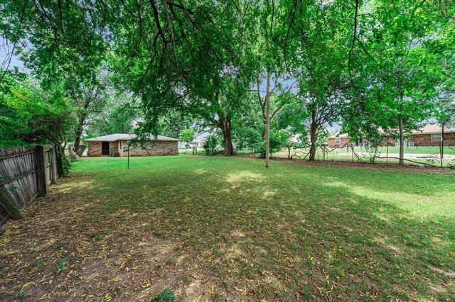 1208 E Hickman Street, Shawnee, OK 74801