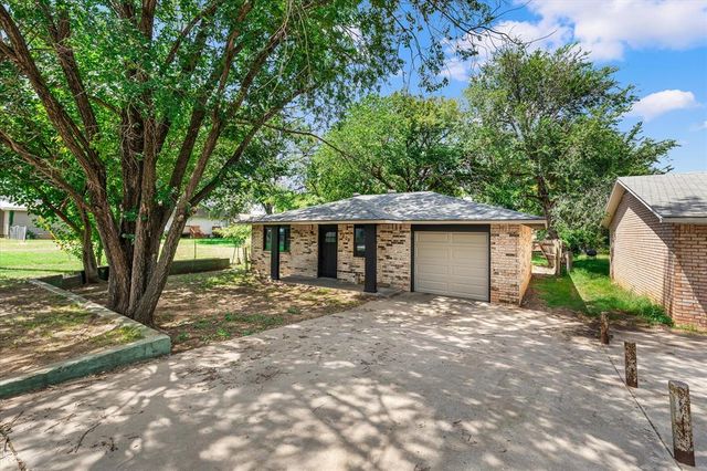 1208 E Hickman Street, Shawnee, OK 74801