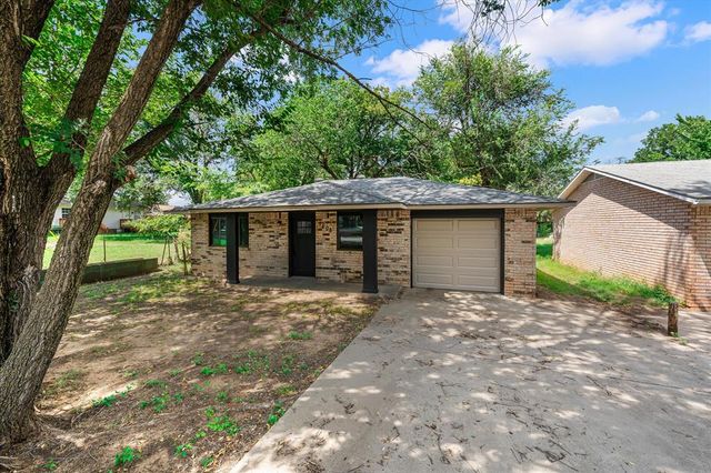 1208 E Hickman Street, Shawnee, OK 74801