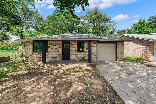 1208 E Hickman Street, Shawnee, OK 74801