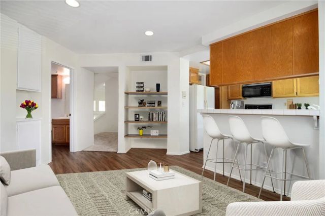 618 Warwick Avenue, Thousand Oaks, CA 91360