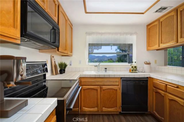618 Warwick Avenue, Thousand Oaks, CA 91360