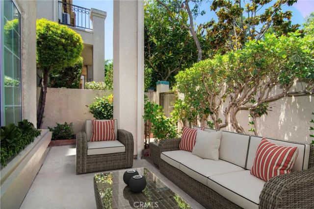 618 Warwick Avenue, Thousand Oaks, CA 91360