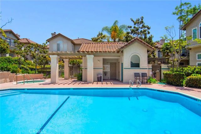 618 Warwick Avenue, Thousand Oaks, CA 91360