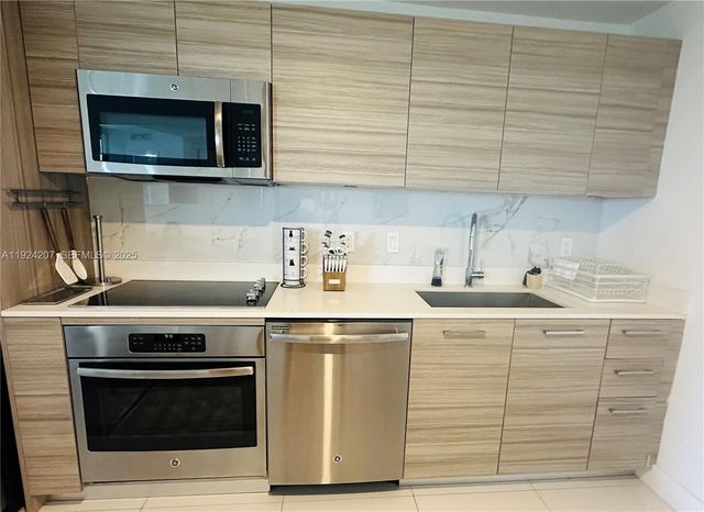 121 NE 34th St 3014, Miami, FL 33137