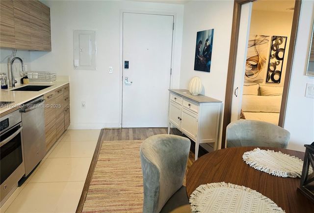 121 NE 34th St 3014, Miami, FL 33137