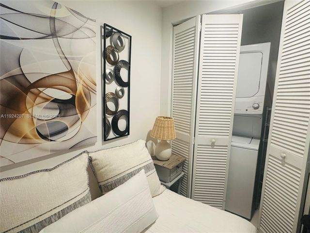 121 NE 34th St 3014, Miami, FL 33137