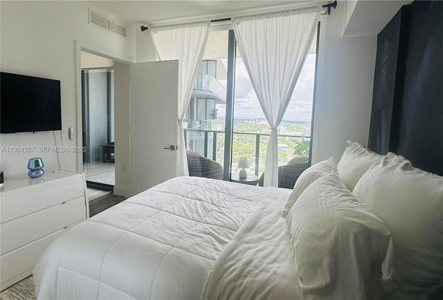 121 NE 34th St 3014, Miami, FL 33137